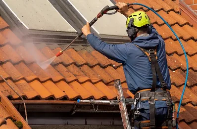 Démoussage et hydrofuge de toiture à Montgardin