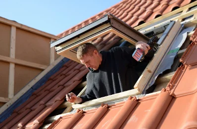 Pose de fenêtres de toit Velux à Montgardin
